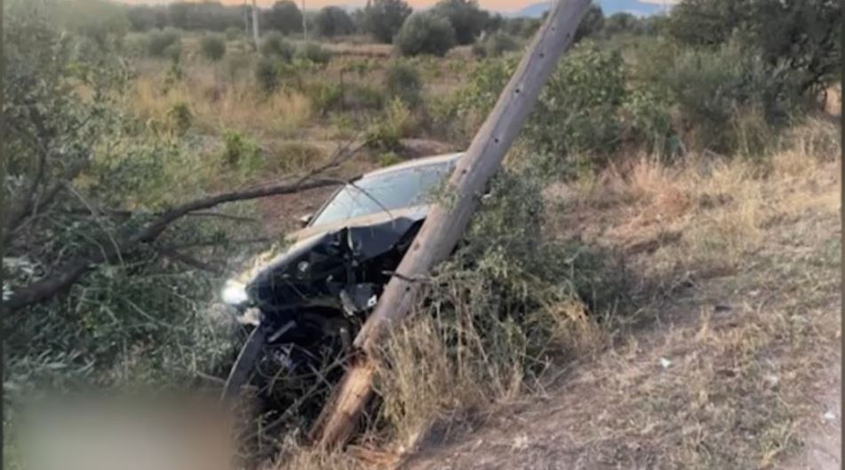 Τροχαίο ατύχημα για τον Ηλία Ψινάκη – Προσπάθησε να αποφύγει βαρύ όχημα και καρφώθηκε σε κολόνα