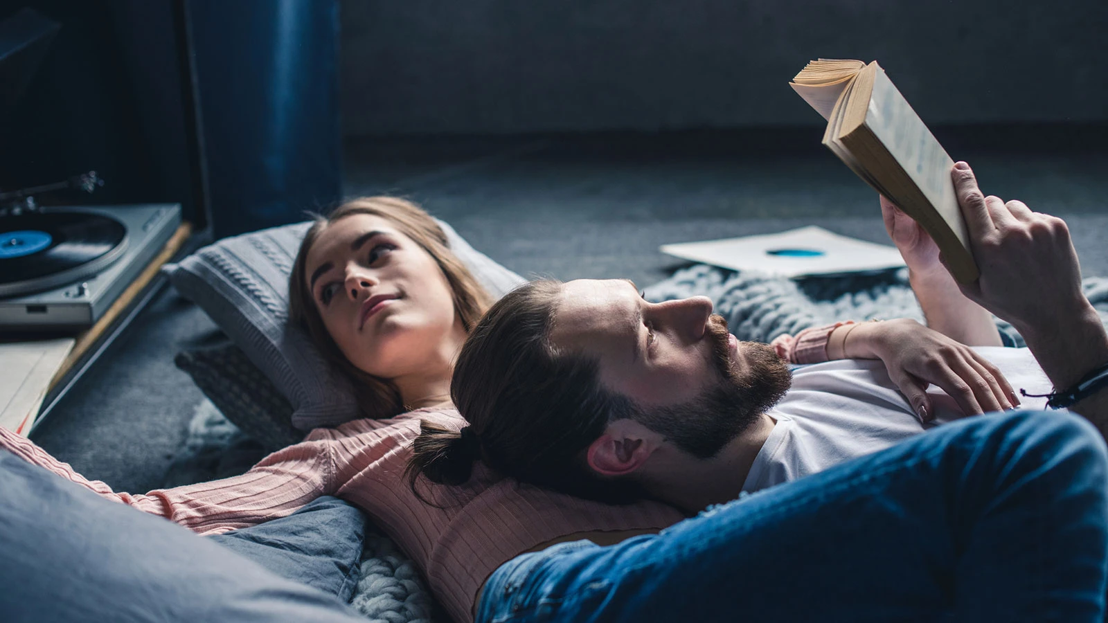 Μήπως «κάηκες» από το πολύ σκρολάρισμα; Το απλό πλάνο για να βρεις ξανά τη χαρά σου (χωρίς να πετάξεις το κινητό)