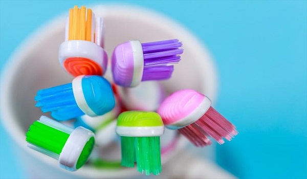Παλιά οδοντόβουρτσα: 9 χρήσεις της στο σπίτι που δεν έχετε σκεφτεί