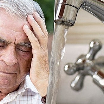 Να γιατί δεν πρέπει να πίνεις νερό από τη βρύση του μπάνιου