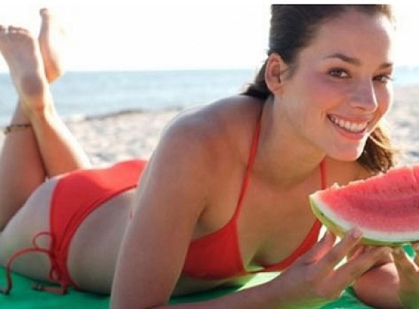 Τι να φάω στην παραλία; Τα καλύτερα σνακ για επίπεδη κοιλιά που δεν φουσκώνουν