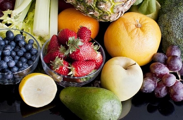 Το αντιοξειδωτικό φρούτο που βελτιώνει τη λειτουργία του εντέρου και προστατεύει την καρδιά
