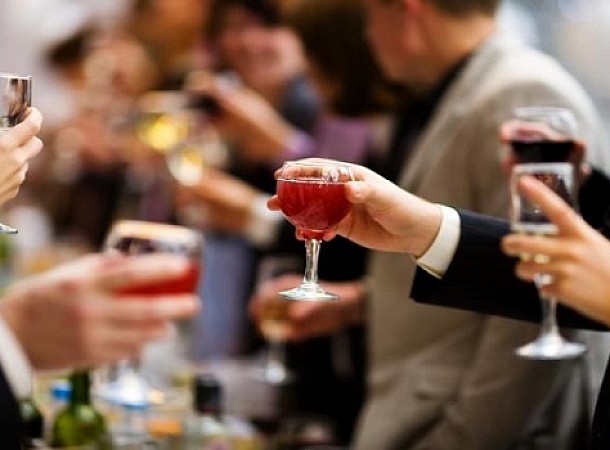 Το ποτό που λειτουργεί ευεργετικά στη σεξουαλική ζωή των ανδρών