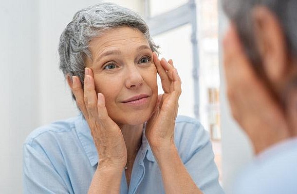 Εμμηνόπαυση: Οι πρώτες αλλαγές στο δέρμα σου
