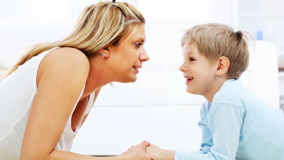 8 Φράσεις που χρησιμοποιούν οι γονείς με υψηλή συναισθηματική ευφυΐα