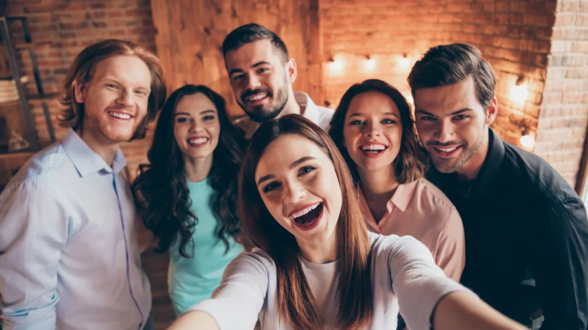 Γιατί οι φίλοι μας καθορίζουν την ψυχική μας ευημερία περισσότερο από όσο φανταζόμαστε;