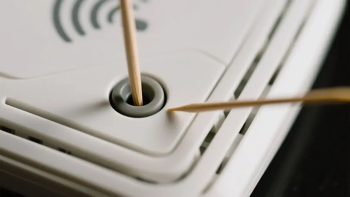 Γιατί το κουμπί επανεκκίνησης του router είναι βουλιαγμένο