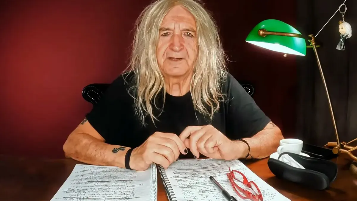 Γνωστή τραγουδίστρια αφαιρεί τραγούδια του Νίκου Καρβέλα από το πρόγραμμά της