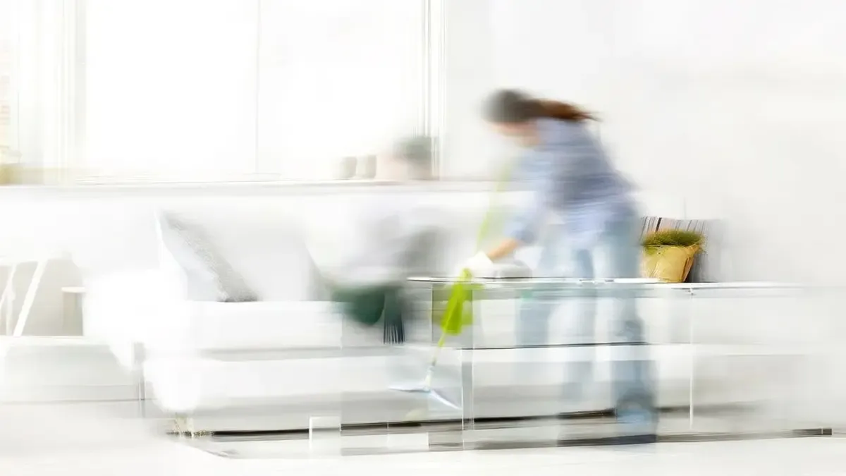 Πώς να διατηρείτε το σπίτι σας καθαρό και τακτοποιημένο με λίγες καθημερινές κινήσεις