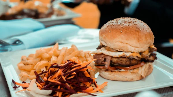 Συνταγή για το διάσημο burger του Gordon Ramsay