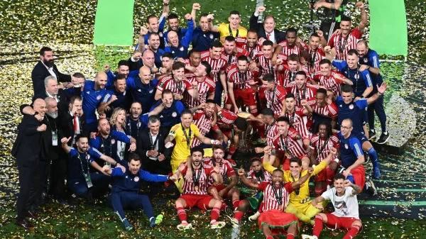 Τελικός Conference League: Στην κορυφή της Ευρώπης ο Ολυμπιακός – «Κάηκε» ο Πειραιάς