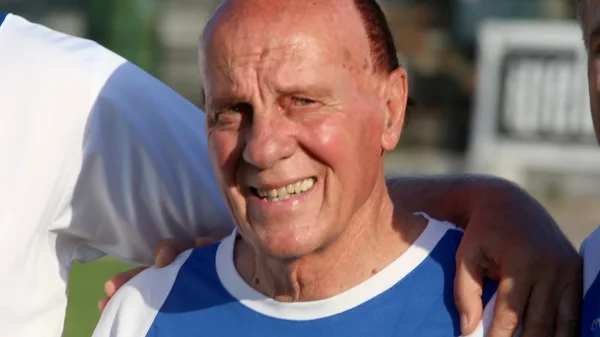 Πέθανε ο Μίμης Δομάζος. Έφυγε ο στρατηγός των γηπέδων