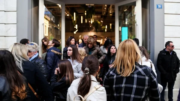 Ξαφνική Κυριακή με ανοιχτά μαγαζιά πριν τα Χριστούγεννα 2024