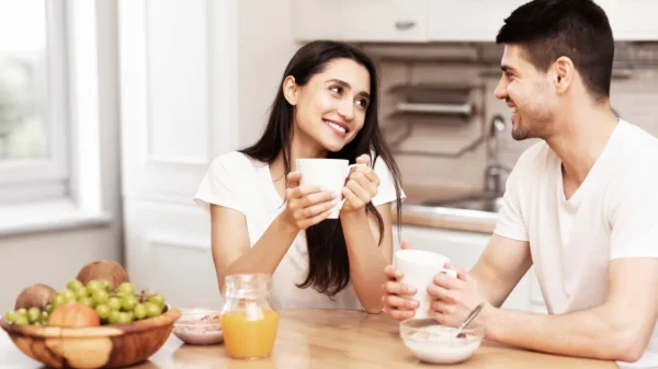 Ο «κανόνας των 10 λεπτών»: Ο απλός τρόπος για να επανασυνδεθείς με τον σύντροφό σου