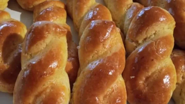 Συνταγή για κουλουράκια πορτοκαλιού με λάδι και χυμό