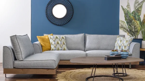 Αν έχετε μικρό σαλόνι, αυτό το χρώμα στον καναπέ θα το κάνει να δείχνει μεγαλύτερο