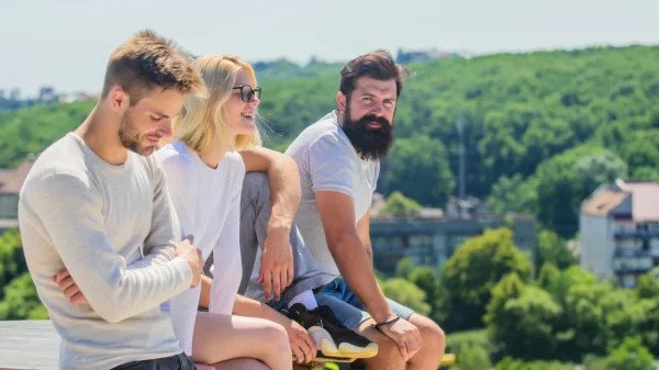 Η αλήθεια πίσω από τις κοινωνικές σχέσεις που μας κρατούν ευτυχισμένους ή δυστυχισμένους