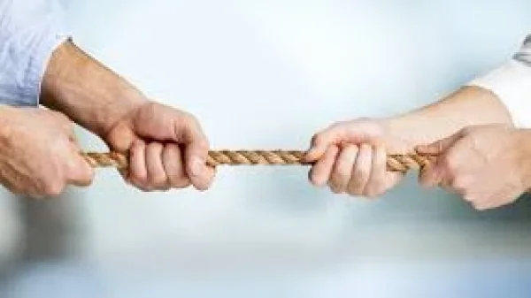 Μάλωσε με τη γυναίκα του επειδή δεν θέλει να υιοθετήσει τα παιδιά της: «Δεν ξέρω αν θέλω να είμαι μαζί της»