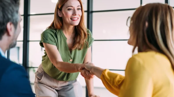 Έξι αλάνθαστα σημάδια που δείχνουν ότι σε συμπαθούν