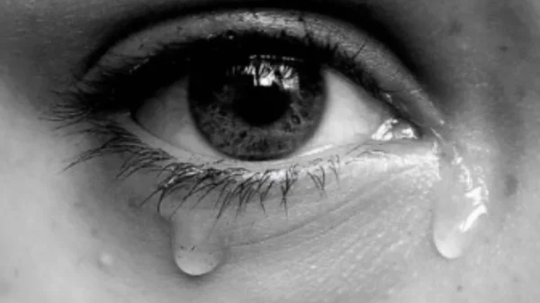 Το δικαίωμα να μην είσαι καλά σε έναν κόσμο που απαιτεί μόνο χαμόγελα