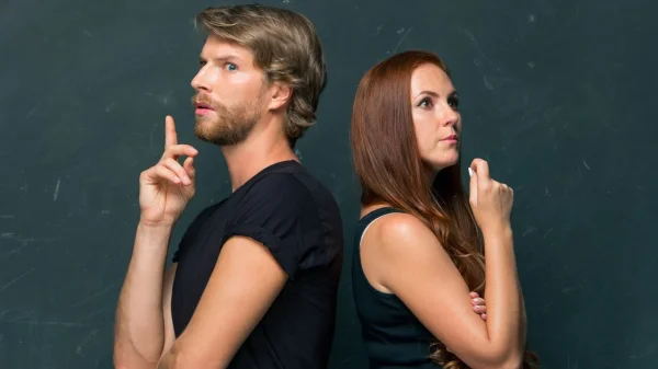 Φαντασιώνεσαι ότι είσαι single ενώ είσαι σε σχέση; Είναι απόλυτα φυσιολογικό!