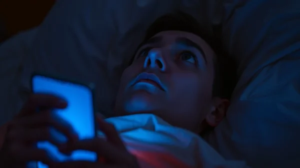 Πέντε λάθη στον ύπνο σου που σε αφήνουν εξαντλημένο το πρωί