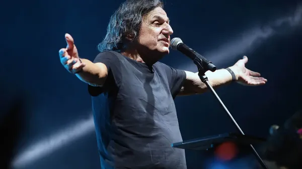 Καθησυχαστικές πληροφορίες για την υγεία του γνωστού τραγουδιστή μετά τη νοσηλεία