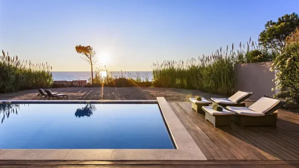 Τρία ξενοδοχεία της Costa Navarino στις κορυφαίες επιλογές των αναγνωστών