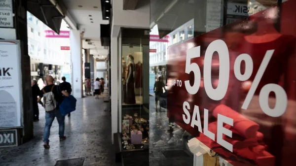 Θερινές εκπτώσεις: Πότε ξεκινούν – Ποια Κυριακή τα μαγαζιά θα είναι ανοιχτά
