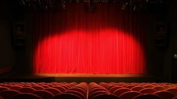 Πάμε θέατρο: Οι θεατρικές παραστάσεις του χειμώνα 2023 - 24