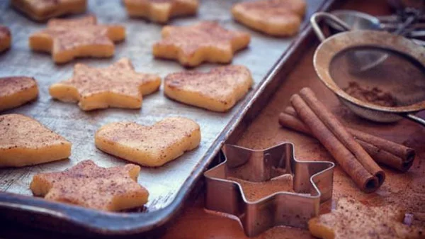 Φτιάξτε χριστουγεννιάτικα μπισκότα χωρίς κουπάτ