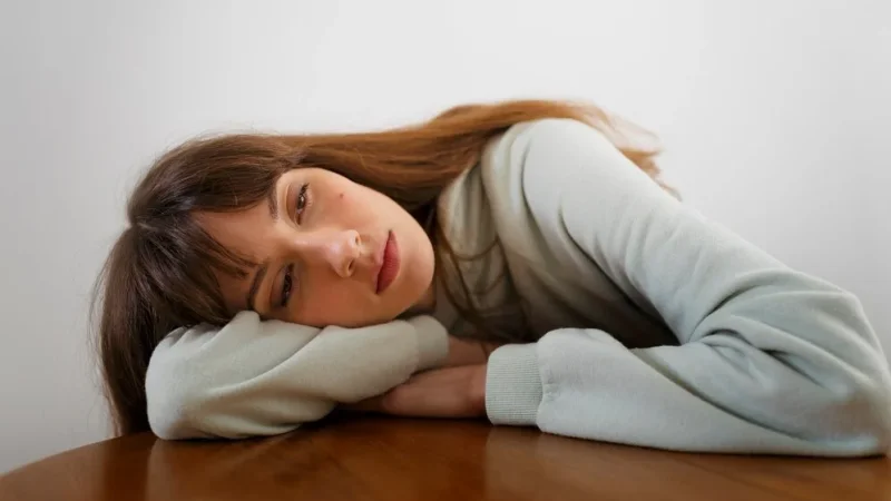 Τα 8 διακριτικά σημάδια ότι κάνετε πάρα πολλά για τους άλλους και ήρθε η ώρα να φροντίσετε τον εαυτό σας