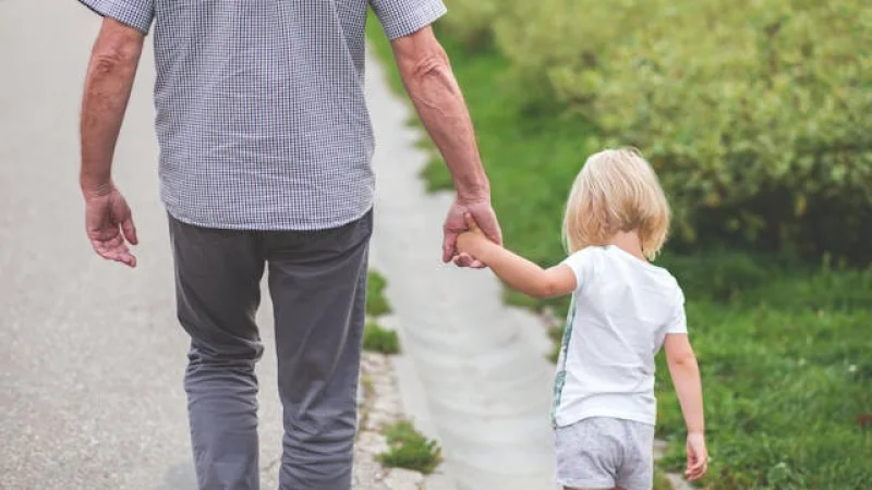 Φράσεις που πρέπει να σταματήσουν να λένε οι παππούδες και οι γιαγιάδες στα εγγόνια τους