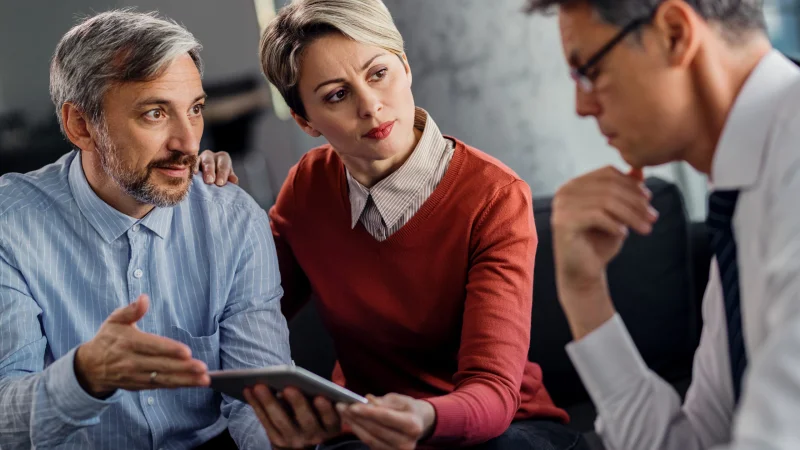 Ζητάς συγγνώμη για να αποφεύγεις τους καβγάδες; 7 λόγοι που σε κάνουν να υποχωρείς πάντα