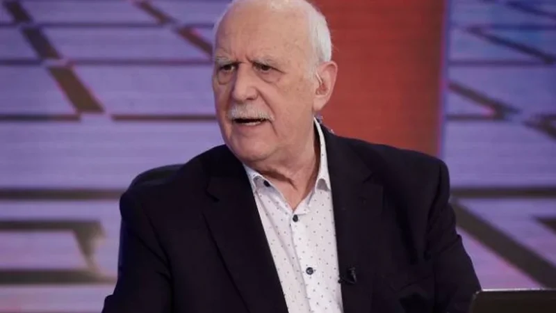 Πέθανε ο Γιώργος Παπαδάκης – Ο βασιλιάς της πρωινής ζώνης κατέληξε μετά από βαρύτατο έμφραγμα.