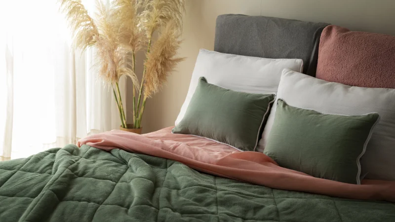 Παπλώματα: Η αποτελεσματική μέθοδος καθαρισμού με 1 φυσικό υλικό – Δεν θα χρειαστεί να τα βάλετε στο πλυντήριο