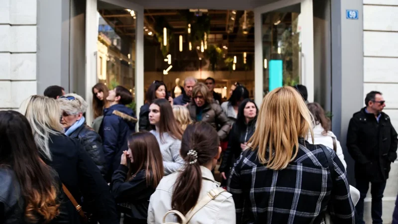 Ξαφνική Κυριακή με ανοιχτά μαγαζιά πριν τα Χριστούγεννα 2024