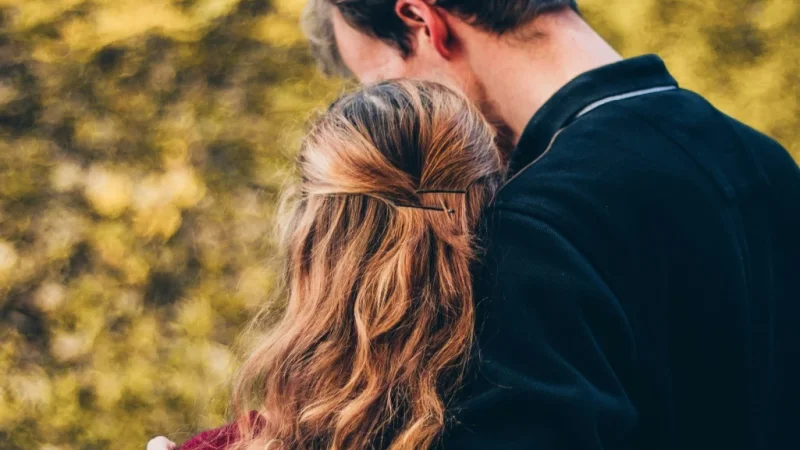 8 φράσεις που κλονίζουν βαθιά την εμπιστοσύνη σε μια σχέση – Τι εξηγούν οι ψυχολόγοι του Χάρβαρντ