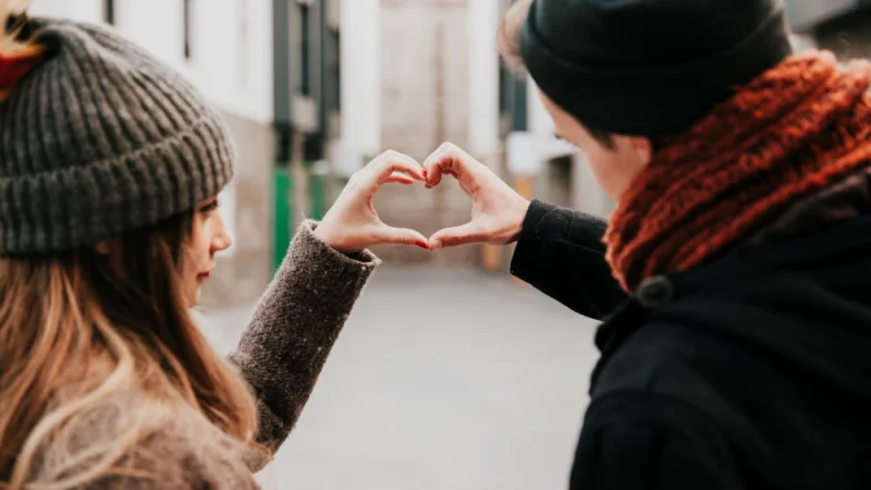 Οι άνδρες που δεν απατούν ποτέ τις συντρόφους τους, συνήθως είχαν αυτές τις 8 εμπειρίες μεγαλώνοντας