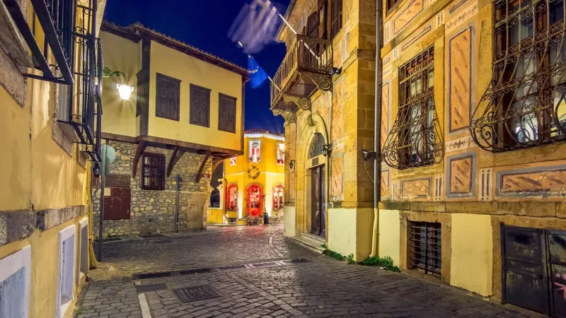 Ξάνθη: Η «Κυρά της Θράκης» σε καλεί – Ένα ταξίδι στις γεύσεις, την ιστορία και τα πολύχρωμα στενά της Παλιάς Πόλης