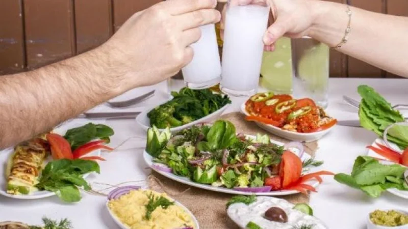 Έξι μεζεδοπωλεία στην Αθήνα για άκρως παρεΐστικες στιγμές
