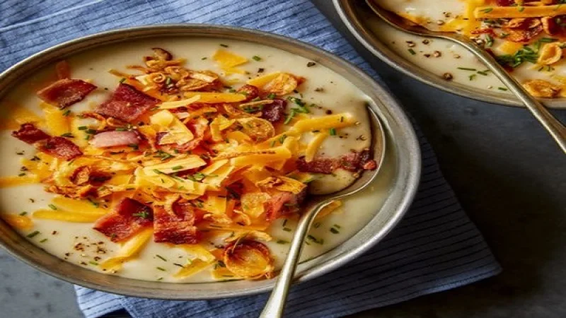 Βελουτέ σούπα με ψητή πατάτα και μπέικον