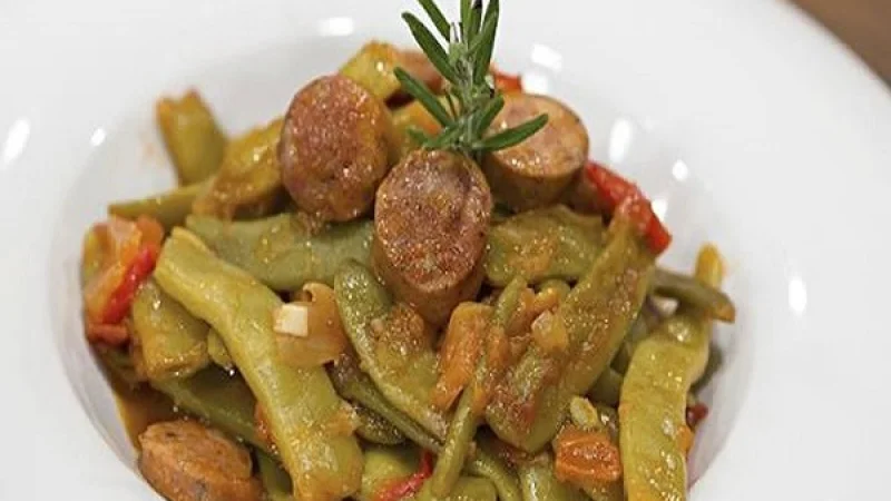 Φασολάκια µε λουκάνικο