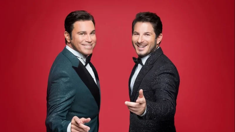 Ο Μάριος Φραγκούλης και ο Γιώργος Περρής υποδέχονται το 2023 στην Πλατεία Συντάγματος