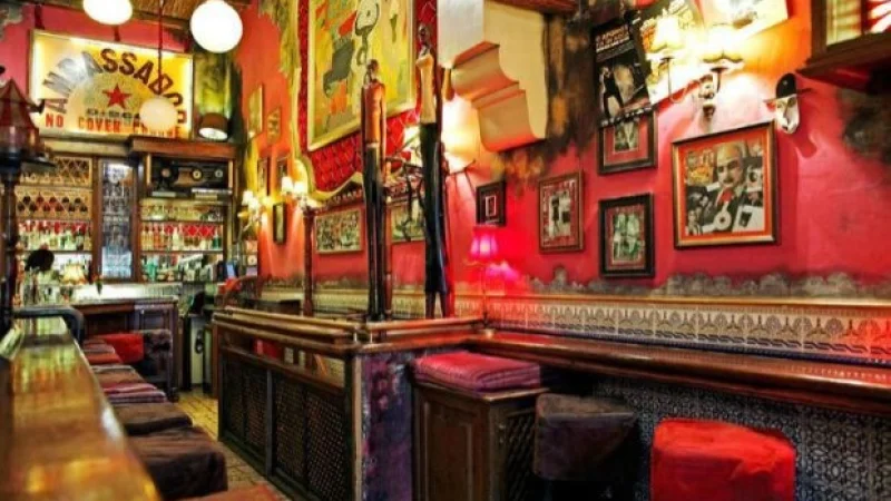 Παρασκευή βράδυ σε αγαπημένα bars στο κέντρο της Αθήνας