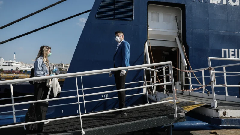 Υποχρεωτική χρήση μάσκας και στους εξωτερικούς χώρους των πλοίων μέχρι 18 Αυγούστου