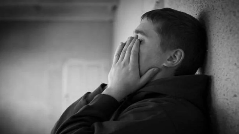 6 σημάδια που φανερώνουν κατάθλιψη σε έναν άντρα