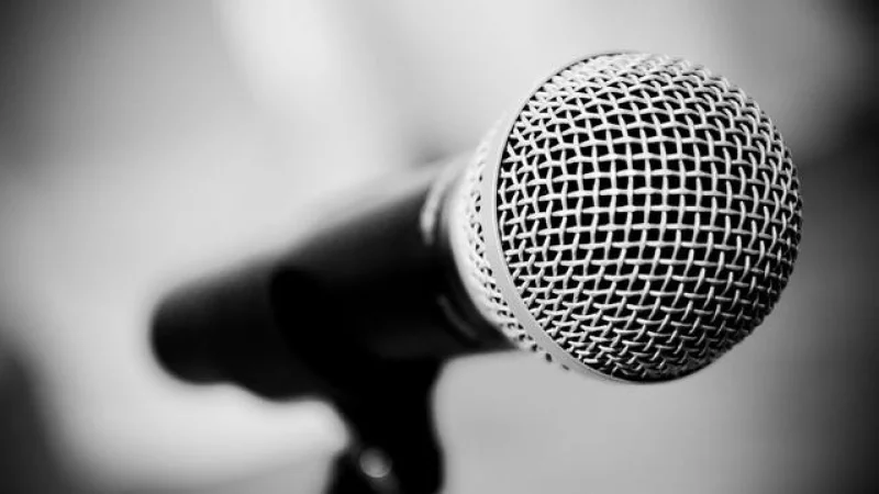 Αυτός είναι ο τραγουδιστής που τον κατηγορούν για κακοποίηση – Το προφίλ του