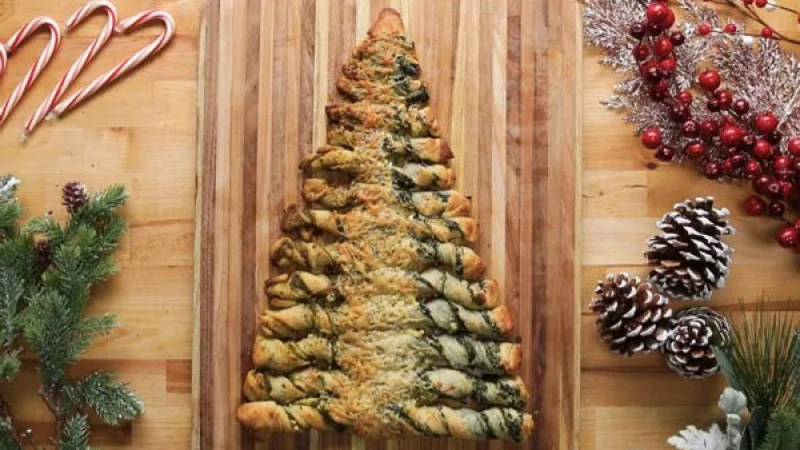 Χριστουγεννιάτικο "σφολιατόδεντρο" με φέτα και σπανάκι