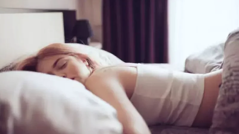 Για γυναίκες μόνο: Δεν μπορείτε να κοιμηθείτε το βράδυ; Αυτή είναι η λύση